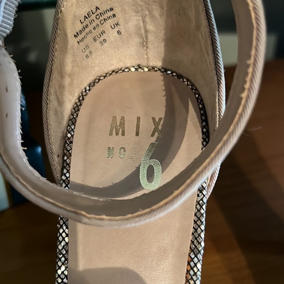 4. Mix No 6 Gold Heels, Size 8.5 - Picture 15 of 15